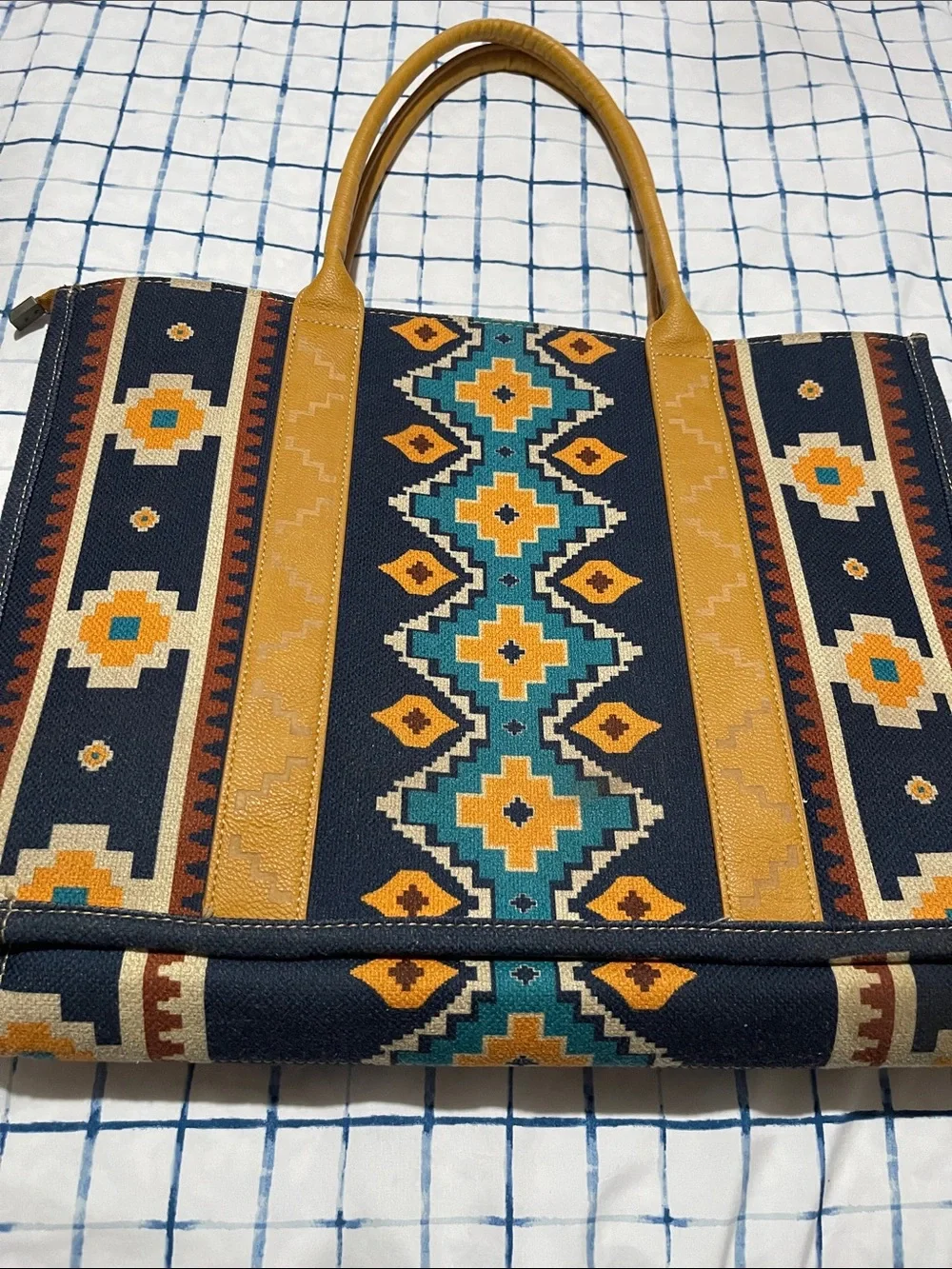 Wrangler tote bold